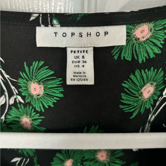 Topshop petite twist front midi dress in green floral - Picture 3 of 5